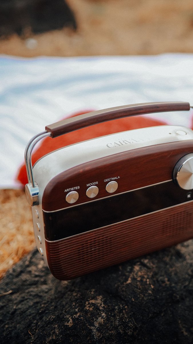Portable radio with tuning controls and antenna