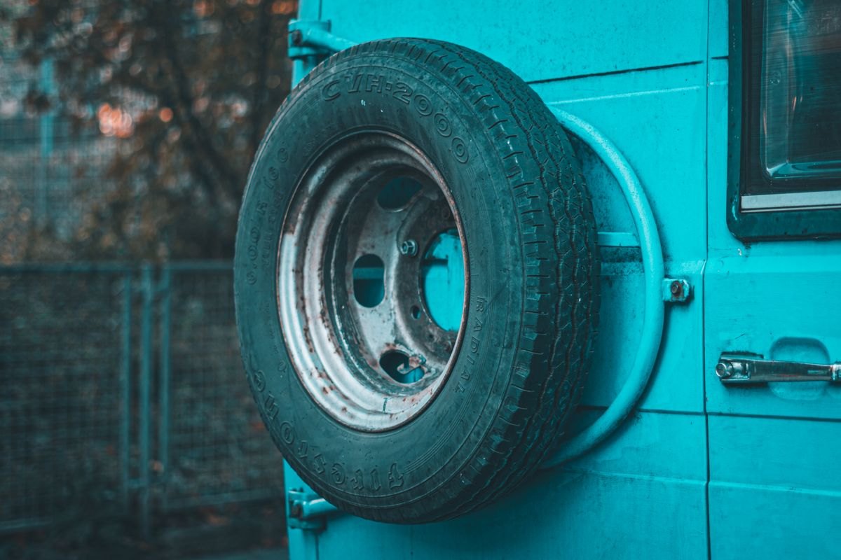Externally mounted spare vehicle tire